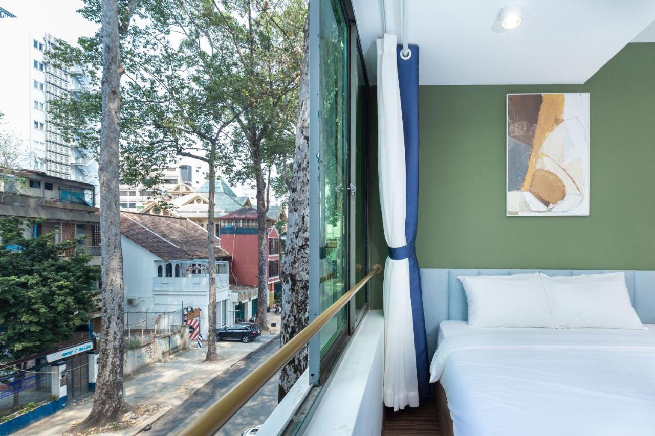 Cozrum Smart - First Target Hotel ホーチミン市 エクステリア 写真